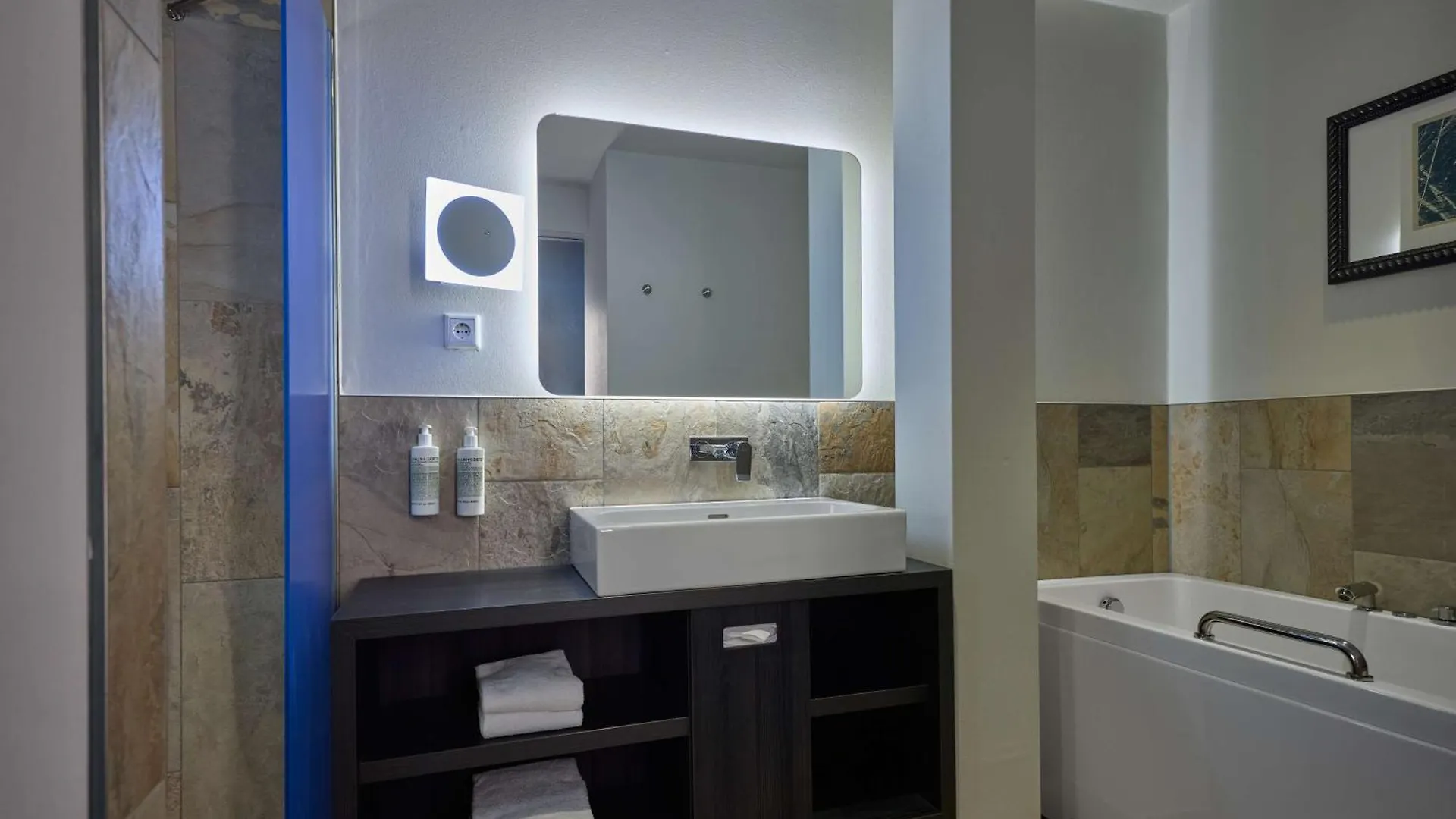 Mainport Hotel Rotterdam, A Hilton Affiliate Hotel 4*, Rotterdam